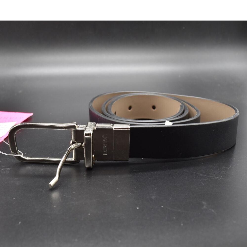 NEW Levi's Women's Reversible Belt 33"-37" Waist